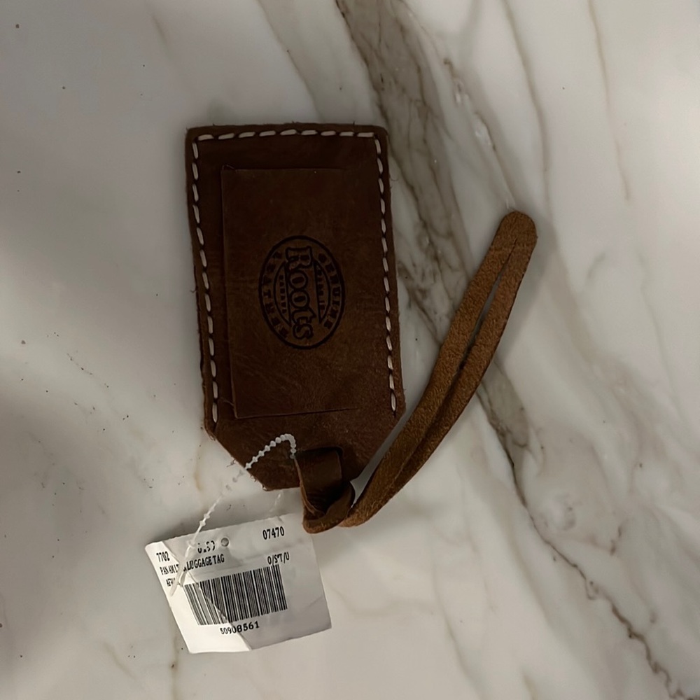 NWT LEATHER BAGGAGE TAG! By Roots brand!